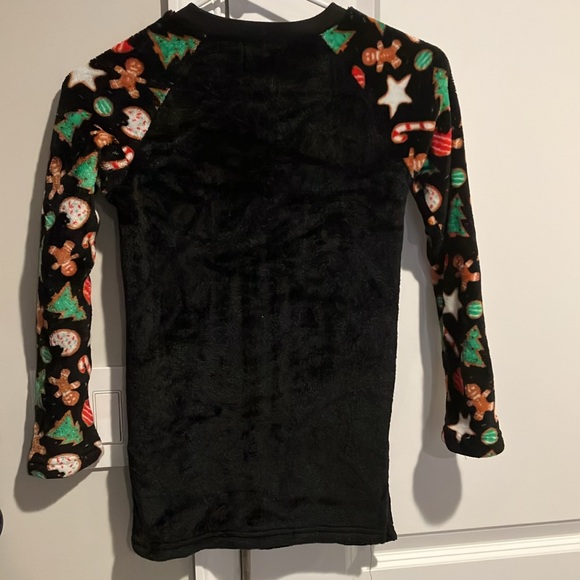 Derek Heart Black Sweater - Picture 5 of 5